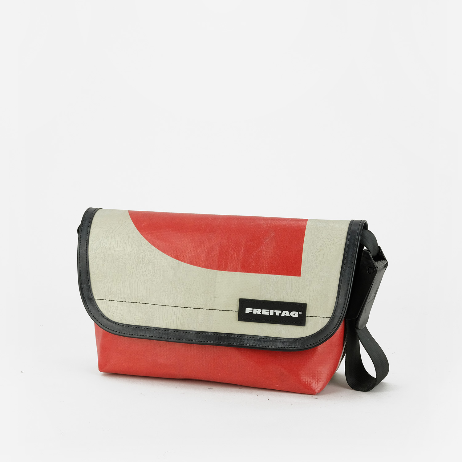 FREITAG :: HAWAII FIVE-O F41 :: Messenger bag XS. Comfy shoulder strap ...